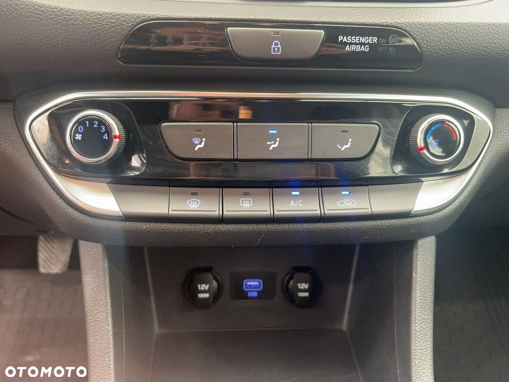 Hyundai i30 1.5 DPI Classic + - 20