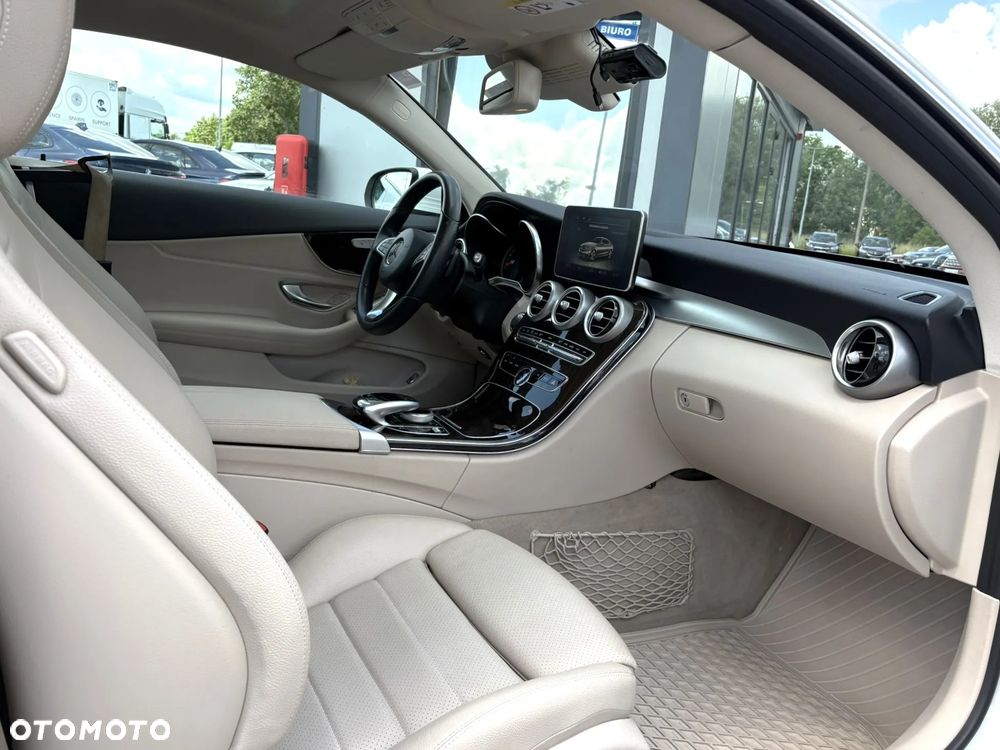 Mercedes-Benz Klasa C 200 4-Matic 9G-Tronic - 28