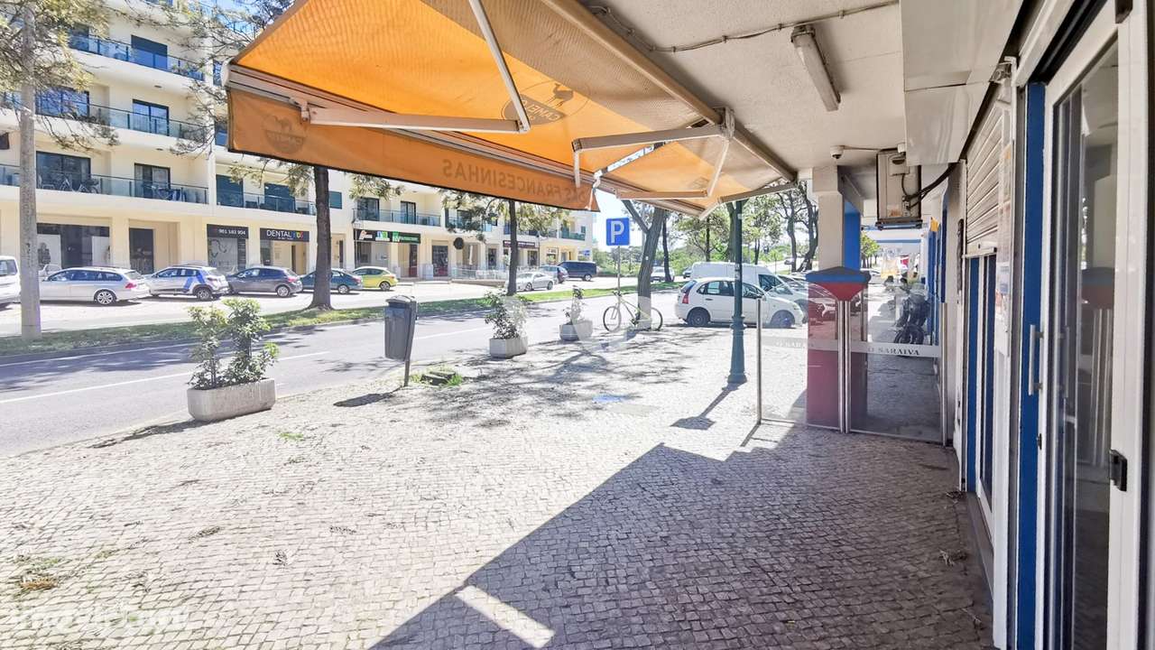 Restaurante Totalmente Equipado em Localização Privilegiada em Quartei - Grande imagem: 5/19