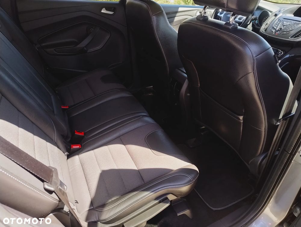 Ford Kuga 2.0 TDCi 2x4 Titanium - 18