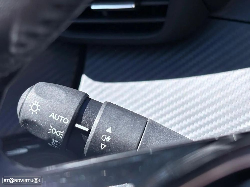 Peugeot 208 1.2 PureTech Active Pack - 37