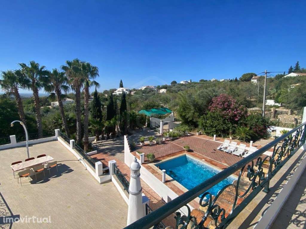 Moradia V4 com arquitetura original, Loulé, Algarve - Grande imagem: 3/46