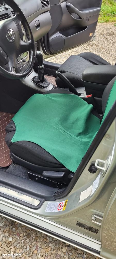 Toyota Avensis - 10