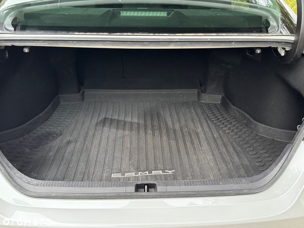 Toyota Camry 2.5 Hybrid Executive CVT - 34