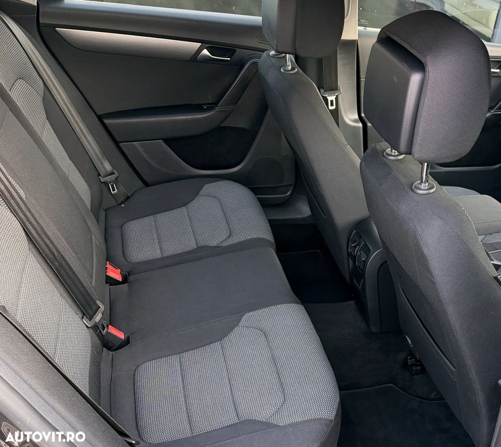 Volkswagen Passat 2.0 TDI BlueMotion Technology DPF Comfortline - 11