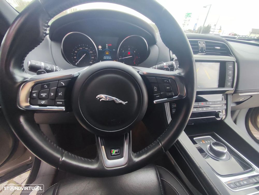 Jaguar F-Pace 20d AWD Aut. R-Sport - 27