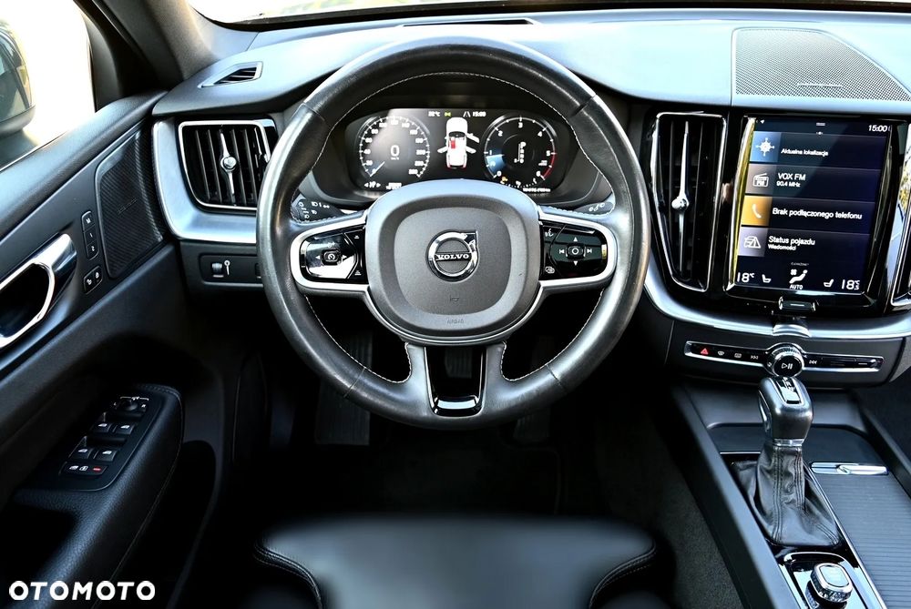 Volvo XC 60 D4 Momentum Pro - 24