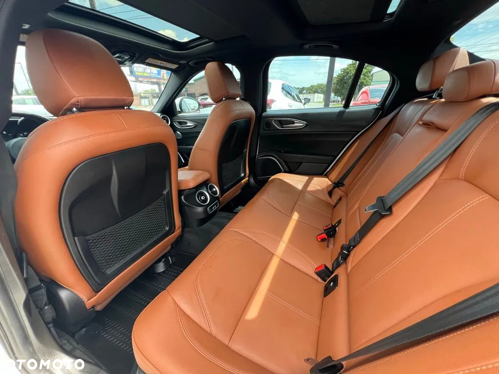 Alfa Romeo Giulia 2.0 Turbo 16V AT8 Veloce Ti - 5