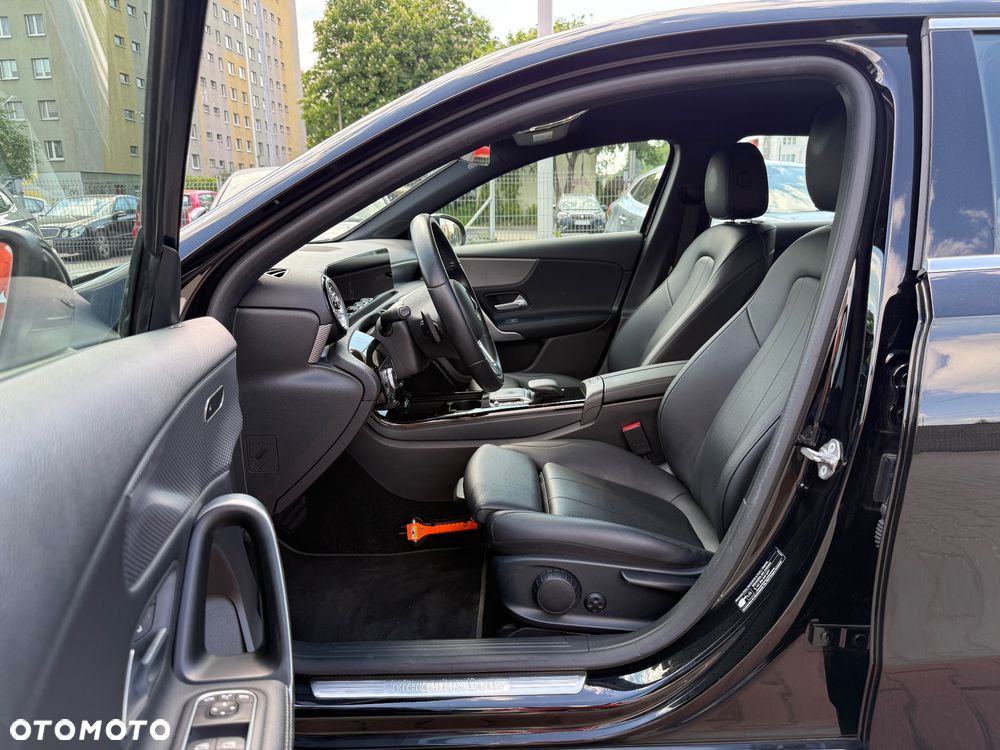 Mercedes-Benz Klasa A 180 7G-DCT Special Edition - 21