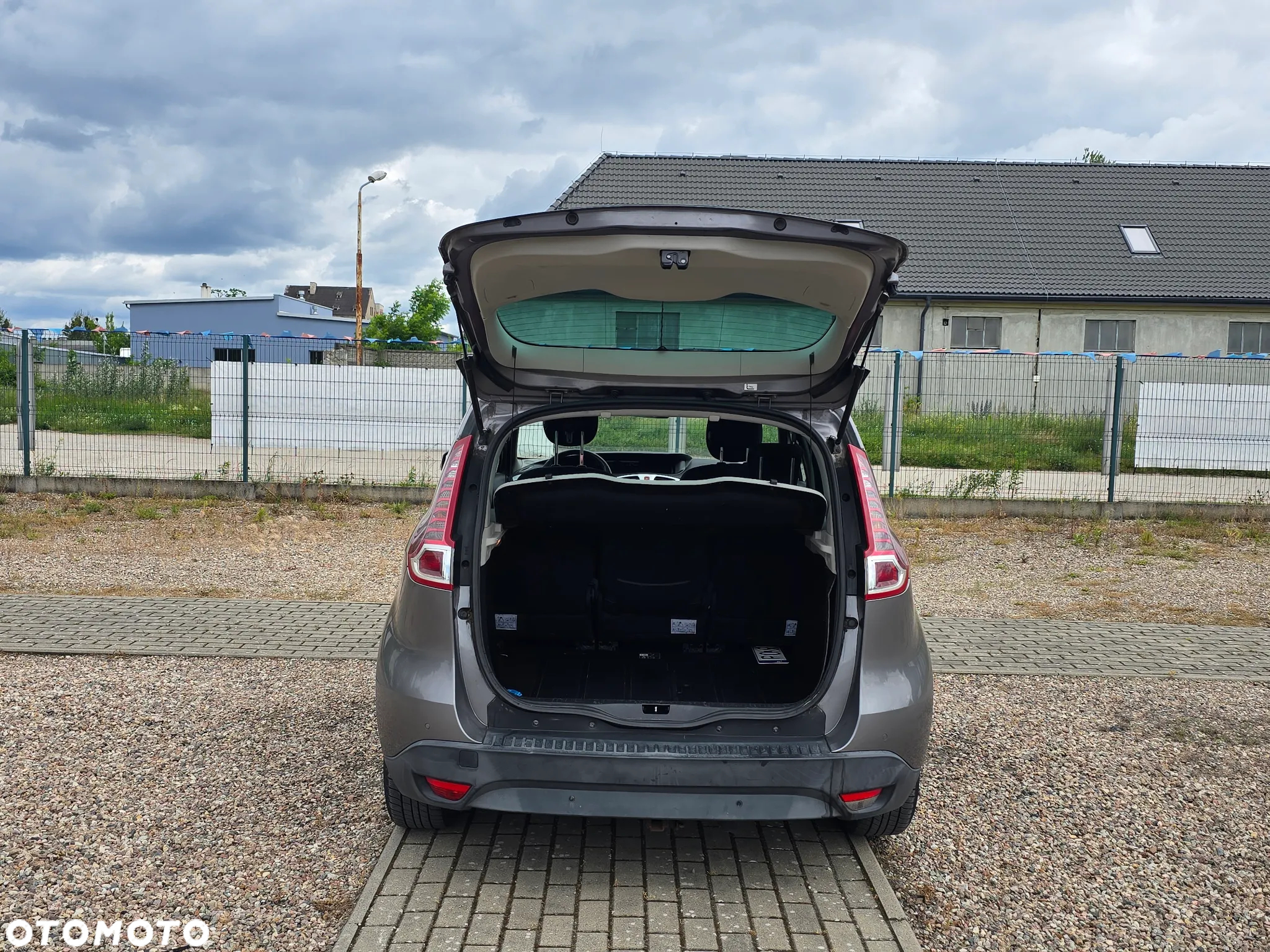 Renault Scenic 1.6 16V 110 TomTom Edition - 11