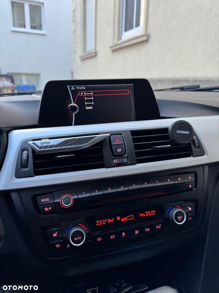 BMW Seria 3 318d - 15