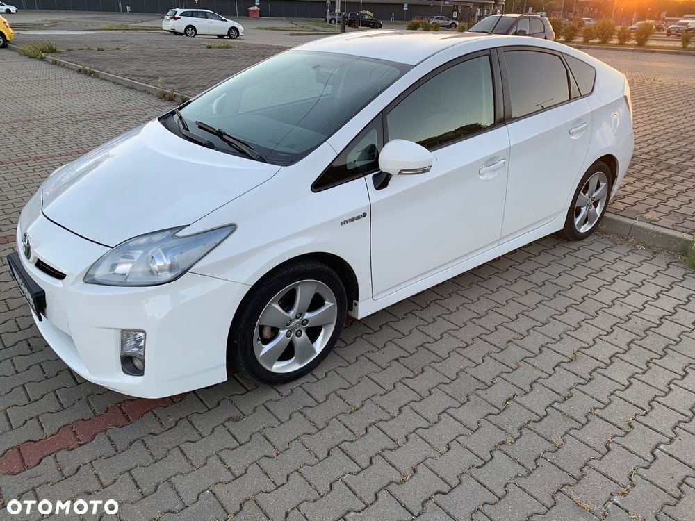 Toyota Prius (Hybrid) Life - 11