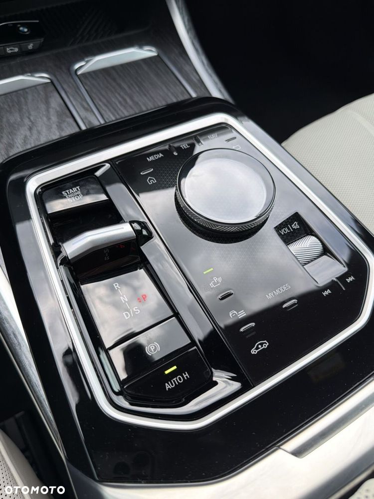 BMW Seria 7 - 37