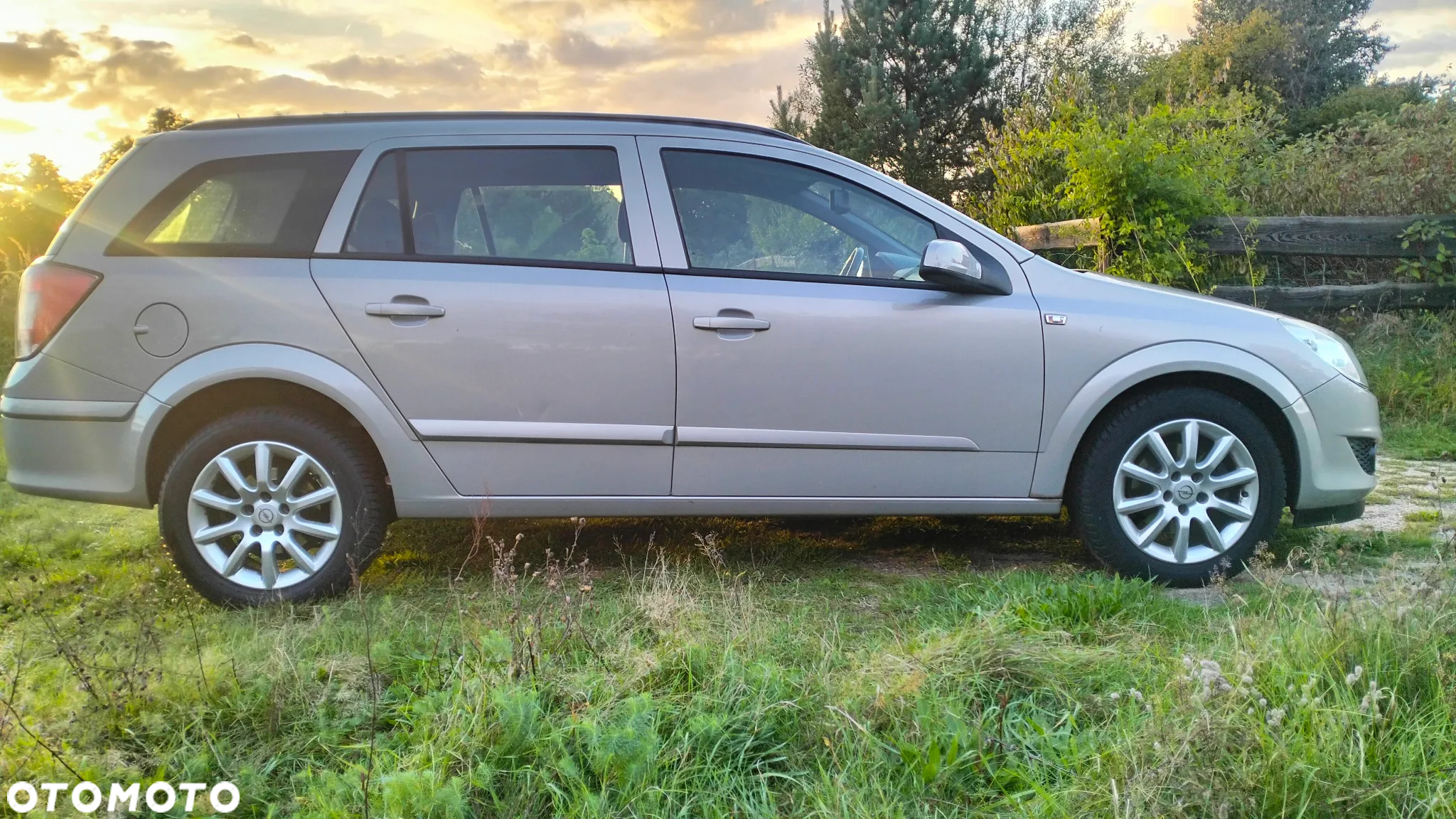 Opel Astra 1.6 Caravan Cosmo - 25