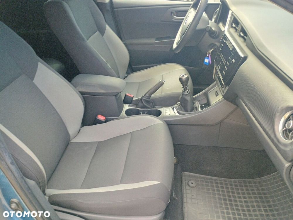 Toyota Auris - 10