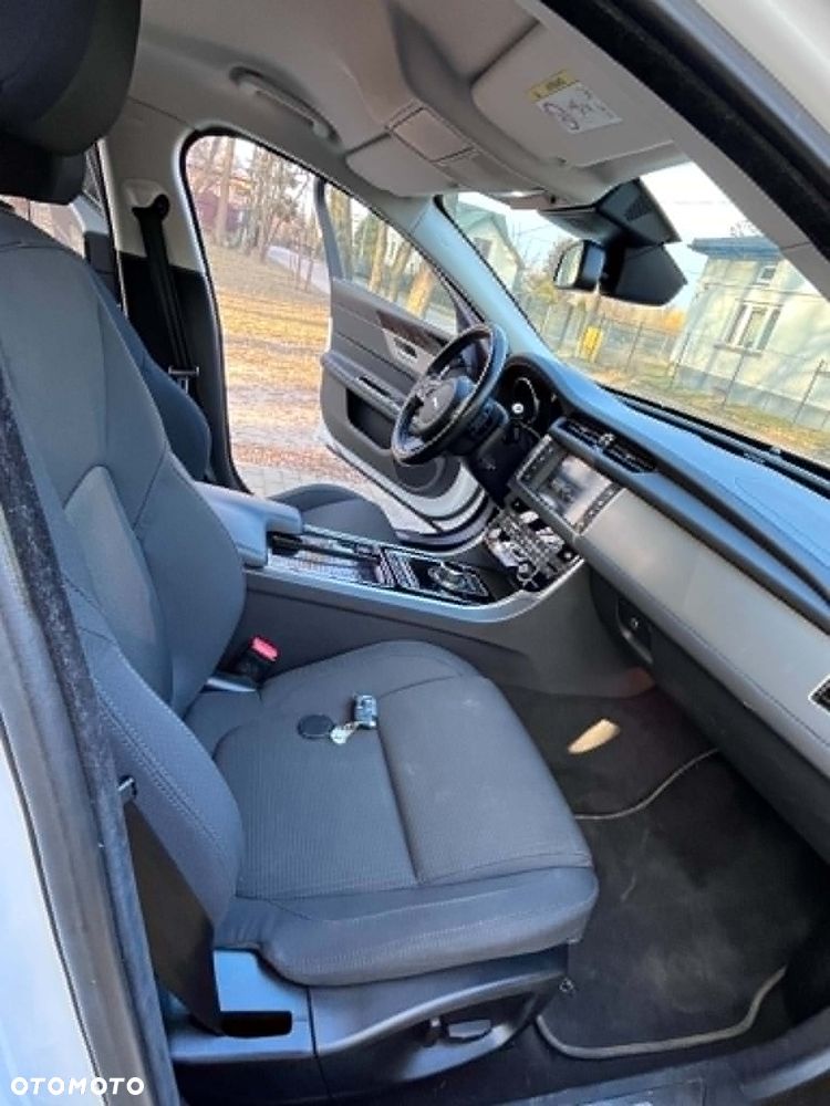 Jaguar XF 2.0 i4D AWD Prestige - 2