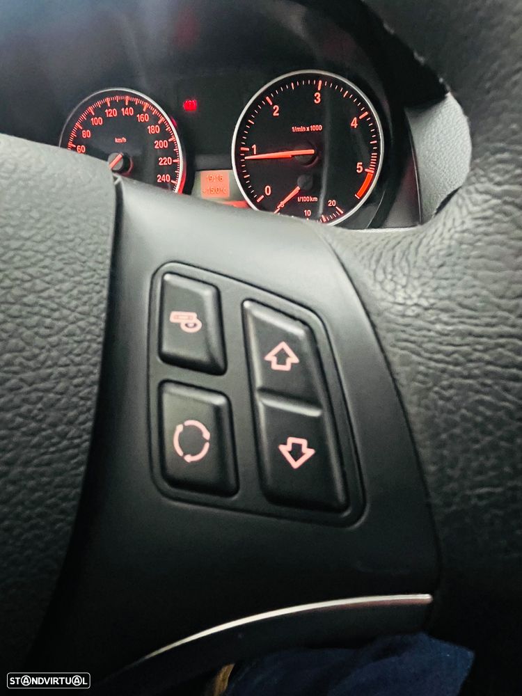 BMW X1 18 d xDrive Pack M - 39