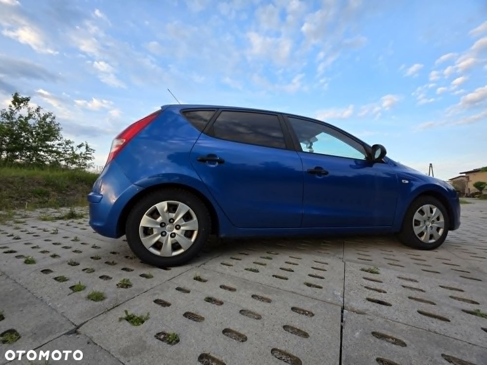 Hyundai i30 1.4 Base + - 10