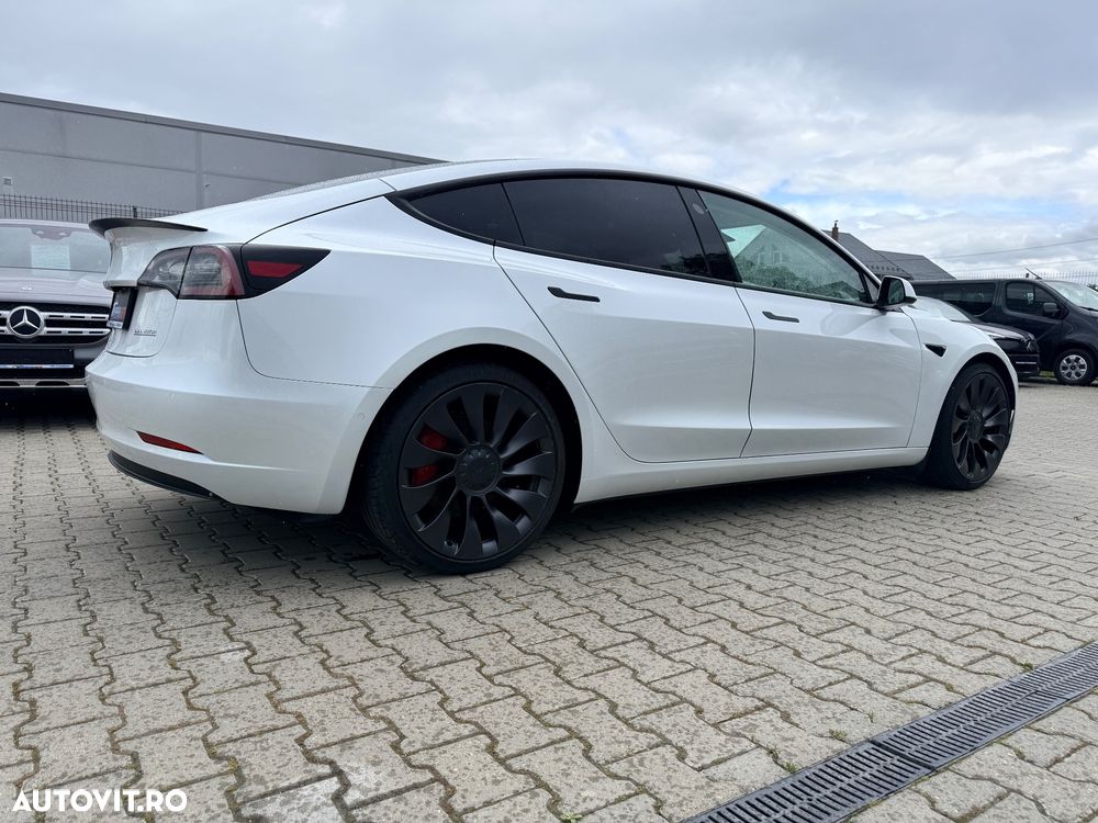 Tesla Model 3 - 3