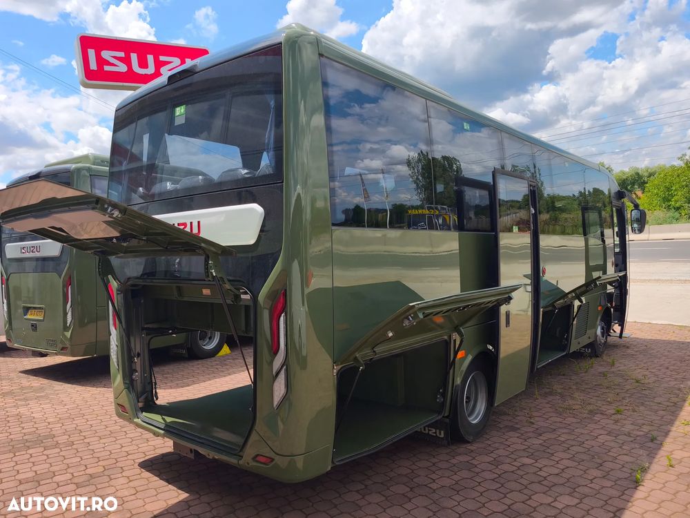 Isuzu Grand Toro - 11