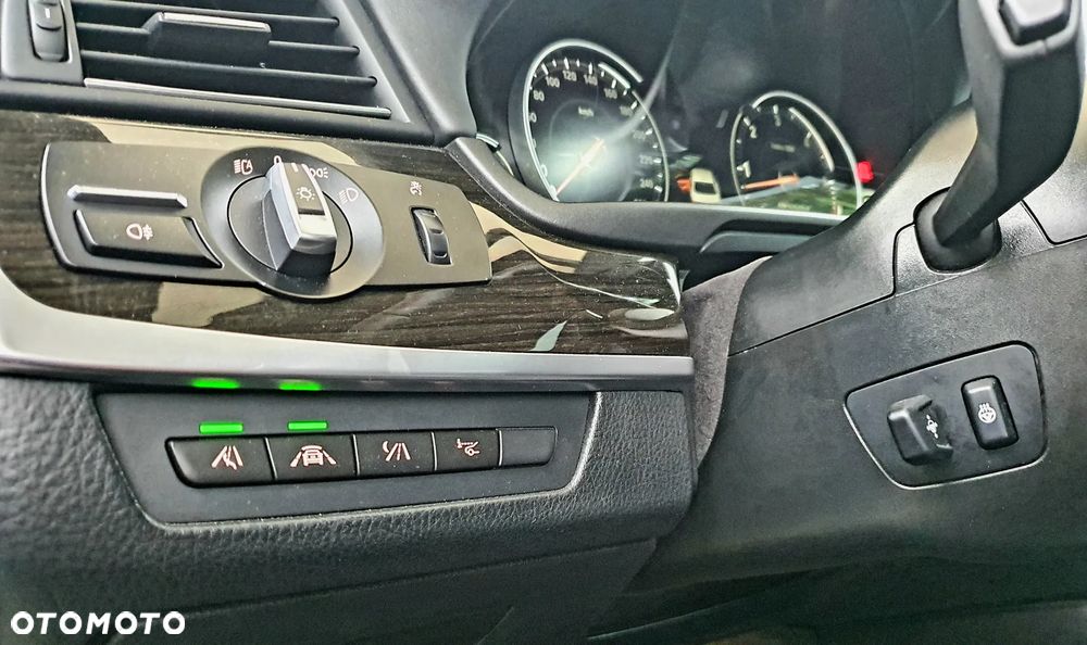 BMW Seria 5 M550d xDrive - 24