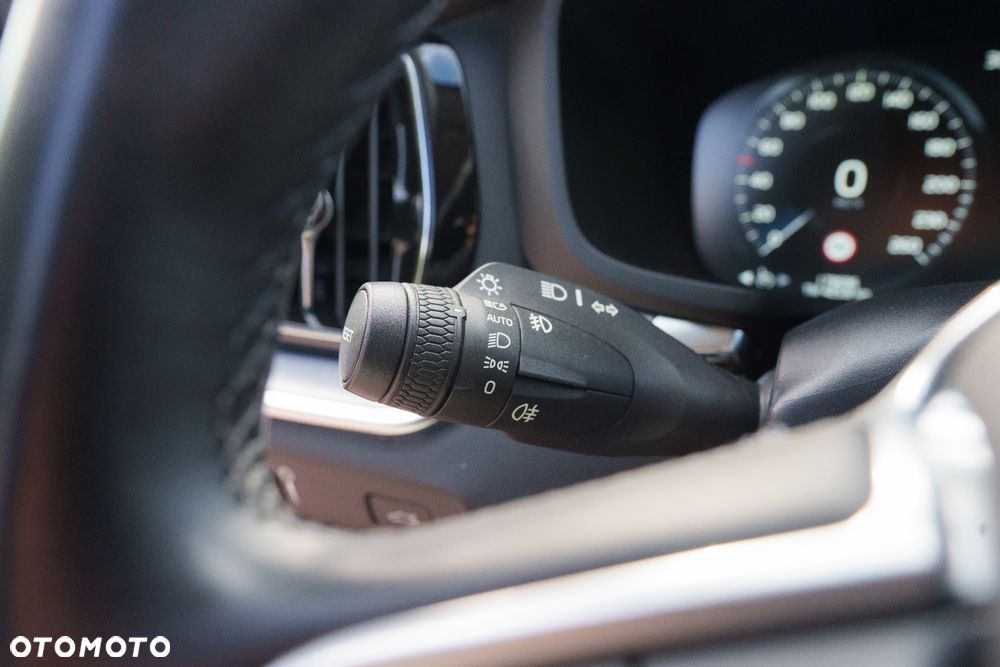Volvo V60 B3 B DKG Momentum Pro - 13
