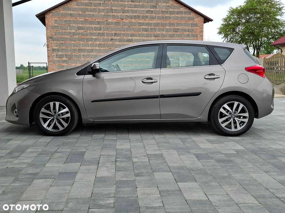Toyota Auris 2.0 D-4D Executive - 23