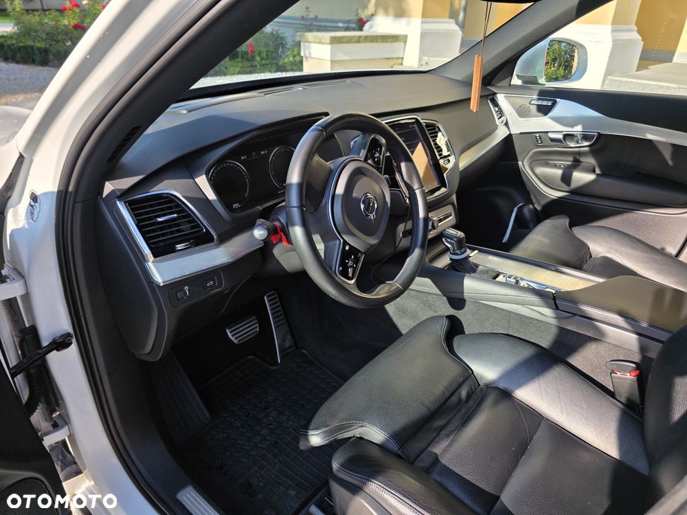 Volvo XC 90 - 25