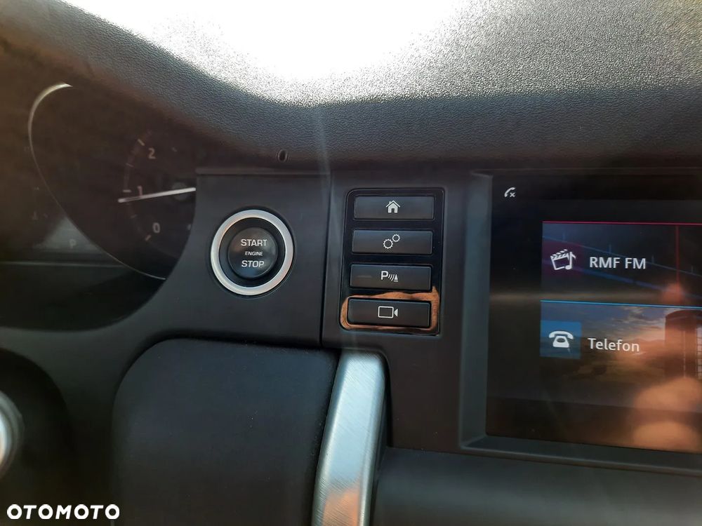 Land Rover Discovery Sport TD4 Sky View - 32