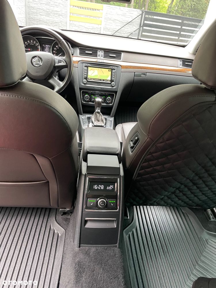 Skoda Superb 2.0 TDI 4x4 L&K DSG - 12