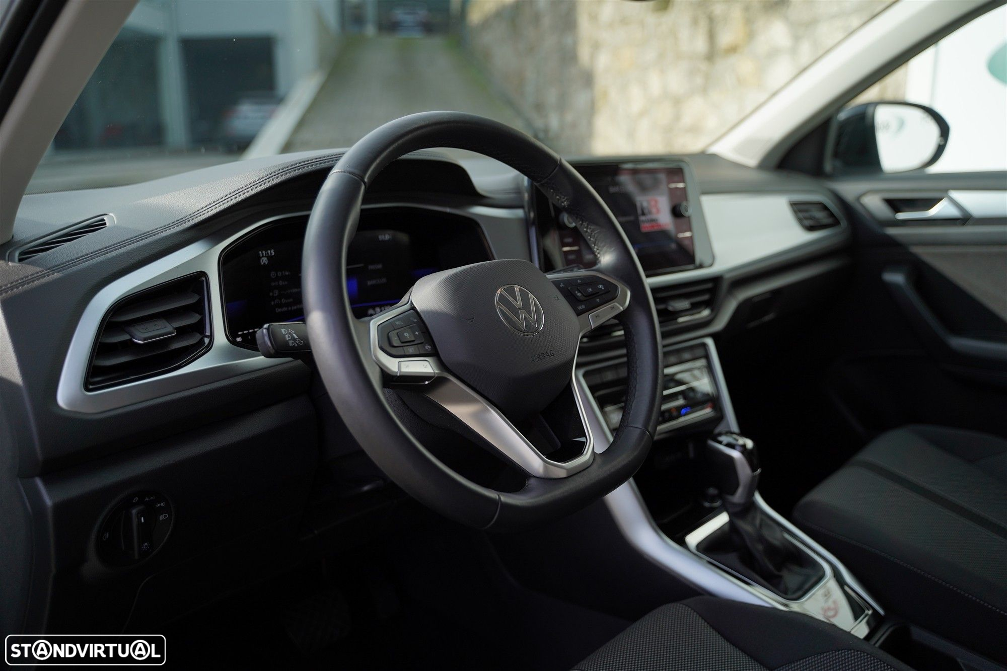 VW T-Roc 1.5 TSI Urban DSG - 28