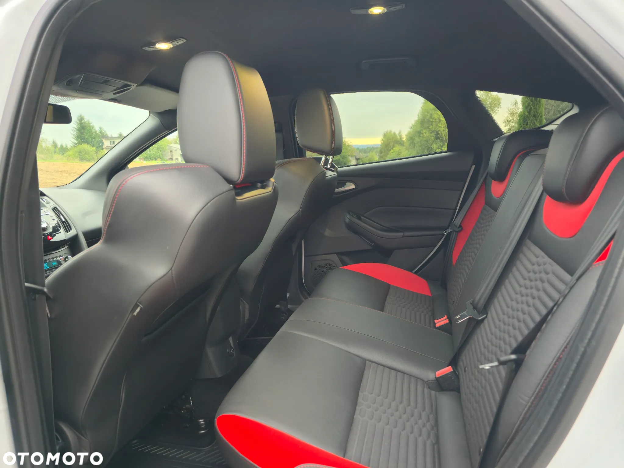Ford Focus Turnier 2.0 EcoBoost ST mit Leder-Sport-Paket - 12
