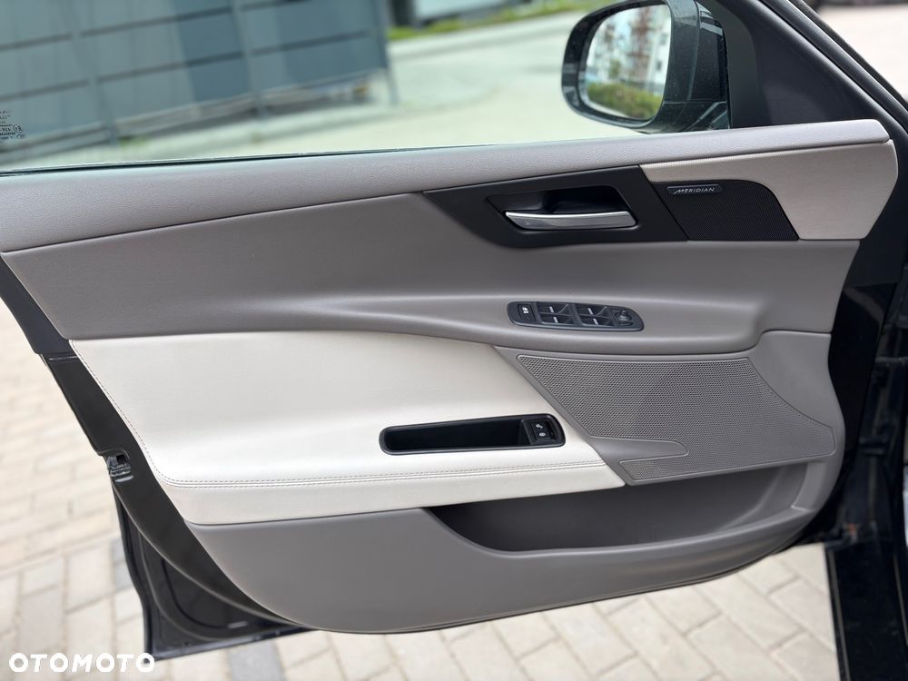 Jaguar XE 2.0 T Prestige - 11
