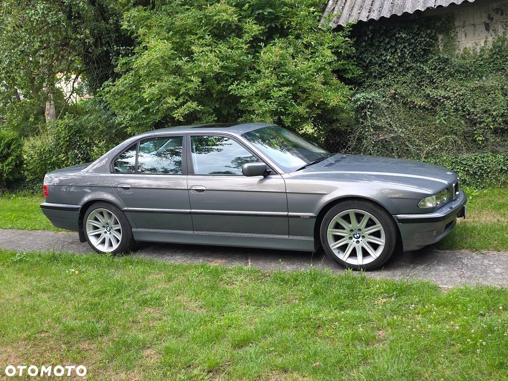 BMW Seria 7 740i - 8