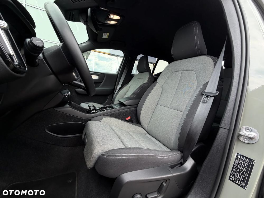 Volvo XC 40 B3 Plus Dark - 22