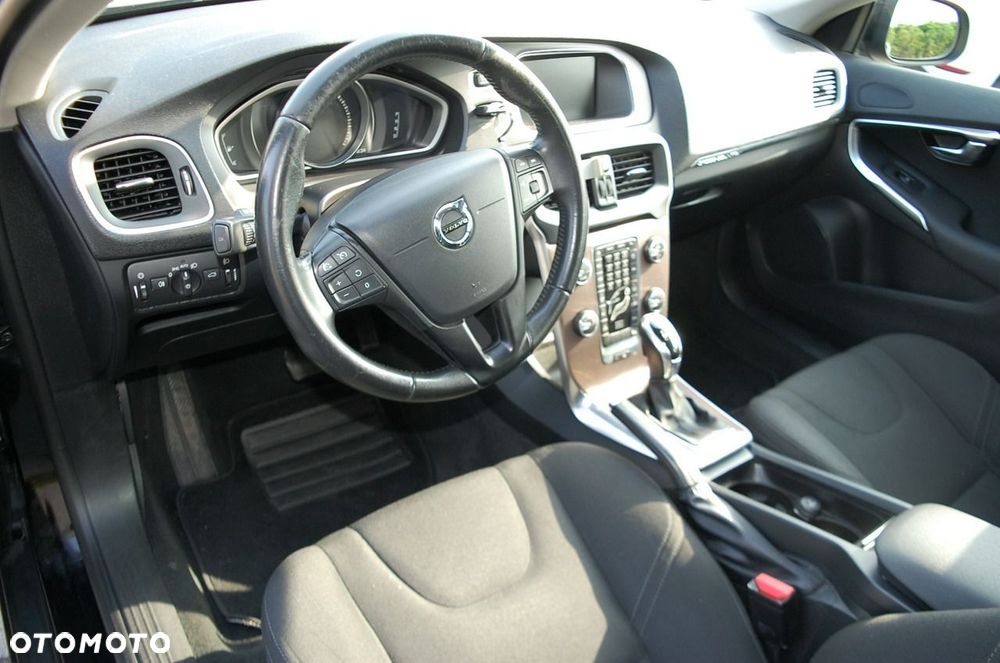 Volvo V40 - 23