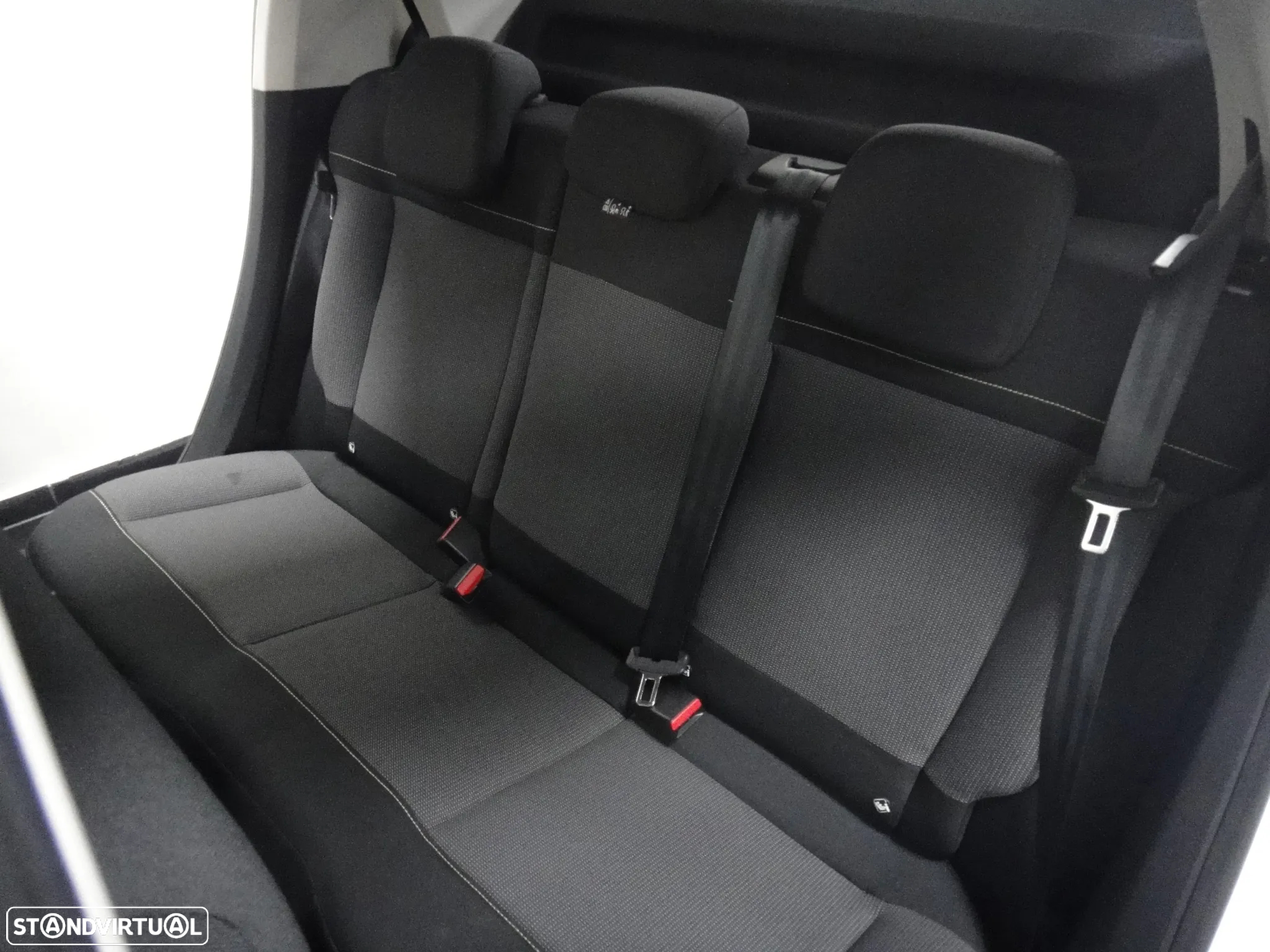 Citroën C3 1.2 PureTech Shine EAT6 - 12