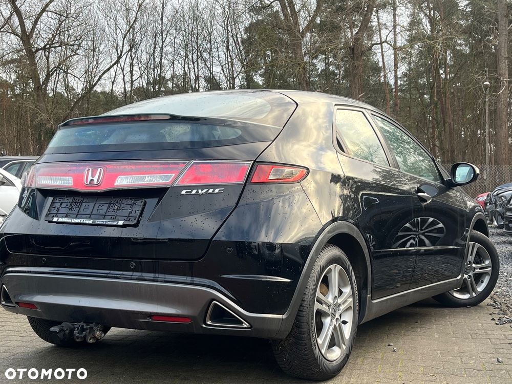Honda Civic 1.4 i-VTEC Sport Black Edition - 9