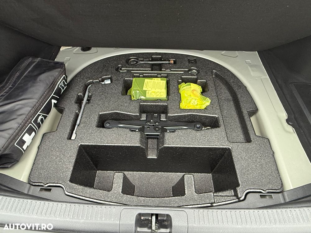 Toyota Camry Luxury - 37