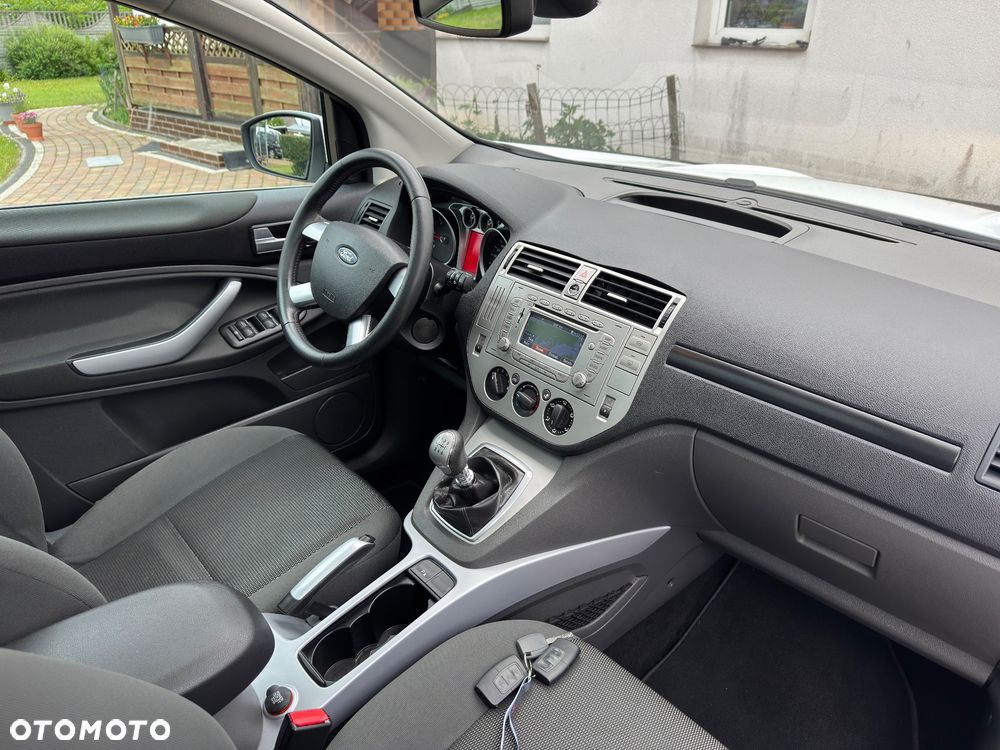Ford Kuga - 28