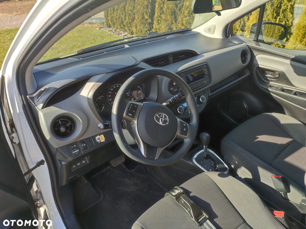 Toyota Yaris Hybrid 100 Active EU6 - 8