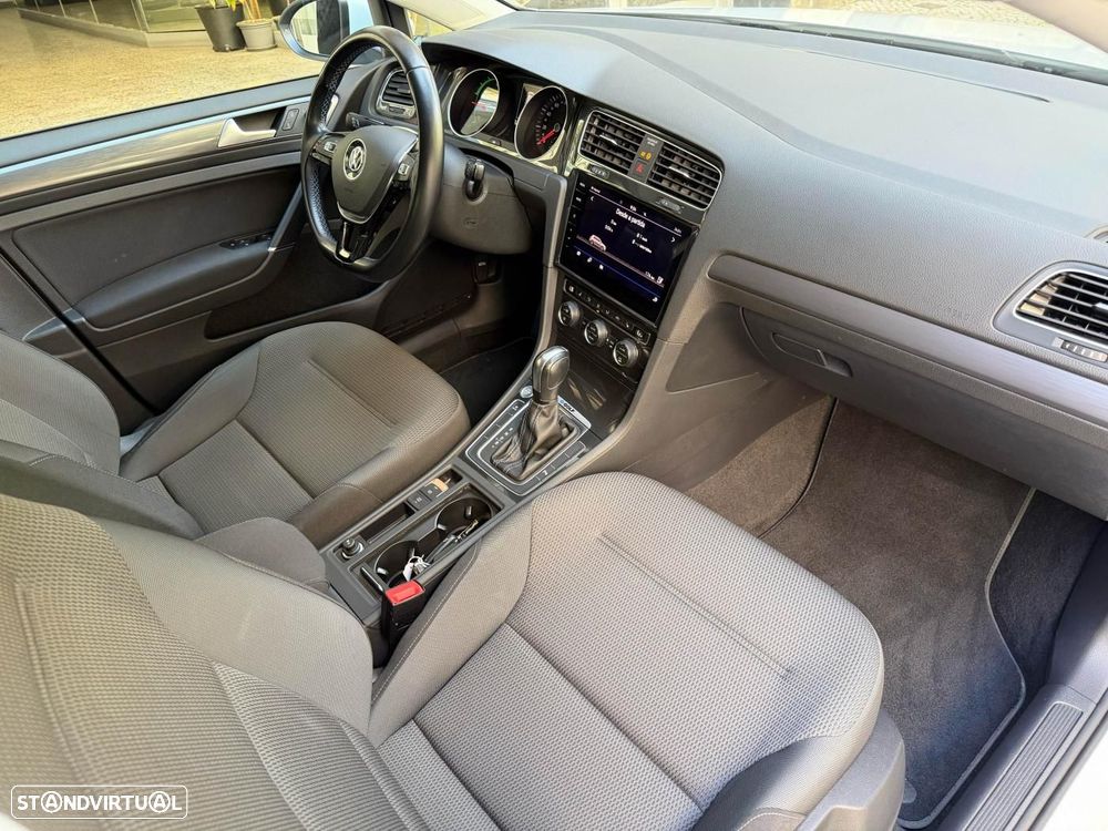 VW e-Golf - 14