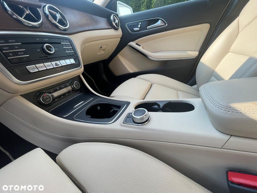 Mercedes-Benz GLA 250 7G-DCT - 20