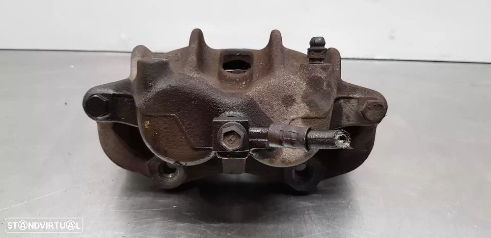 PINÇA TRAVÃO FRONTAL ESQUERDA NISSAN VANETTE CARGO FURGÃO 1999 -410107C000 - 3