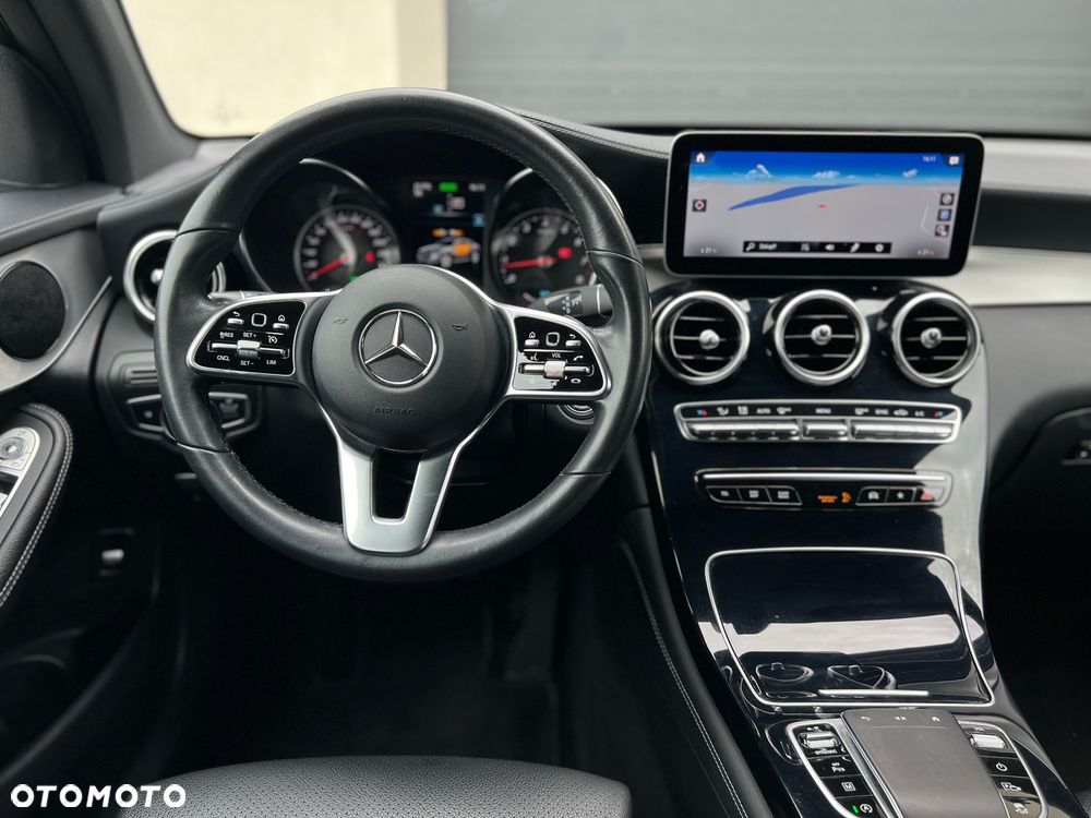 Mercedes-Benz GLC 200 4Matic 9G-TRONIC AMG Line Plus - 27