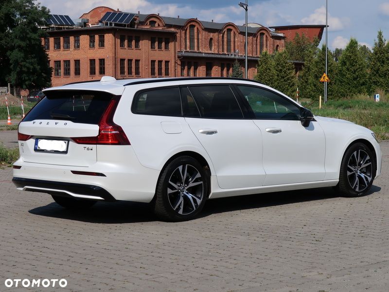 Volvo V60 T6 AWD Plug-In Hybrid Plus Dark - 3