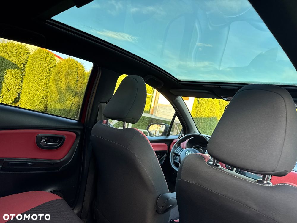 Toyota Yaris Hybrid 100 Selection Platinum - 24