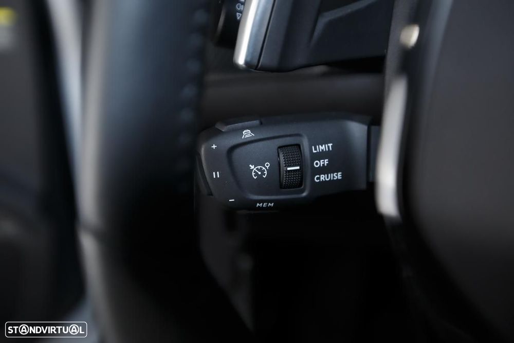 Peugeot 2008 1.2 PureTech Allure EAT8 - 14