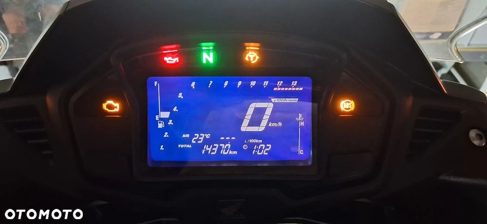 Honda VFR - 12