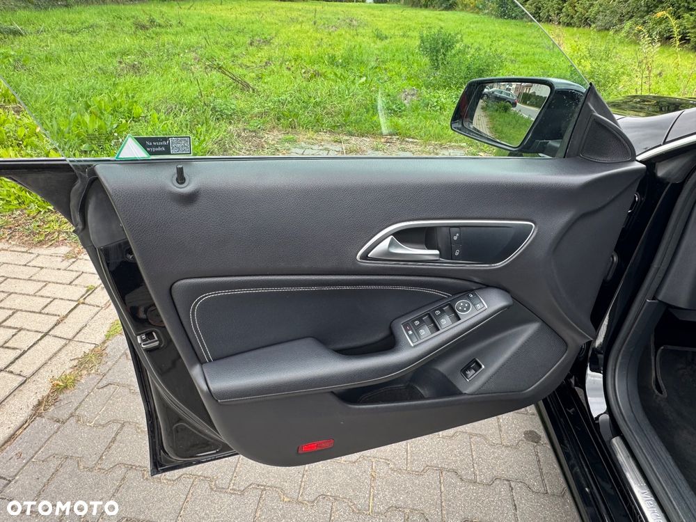 Mercedes-Benz CLA 180 7G-DCT - 20